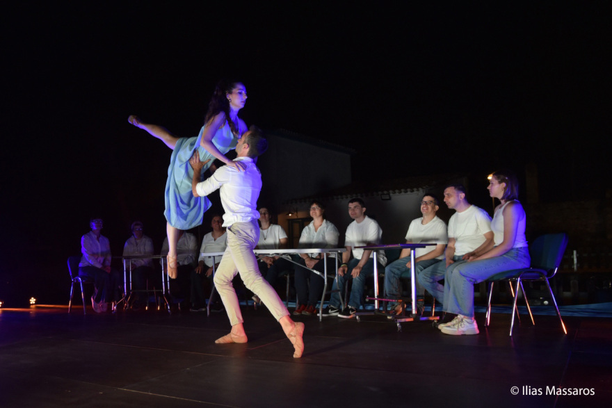 Από το Γαλαξίδι στο Μέγαρο: Η Εστία Άγιος Νικόλαος ανεβαίνει στη σκηνή και λέει την ιστορία της