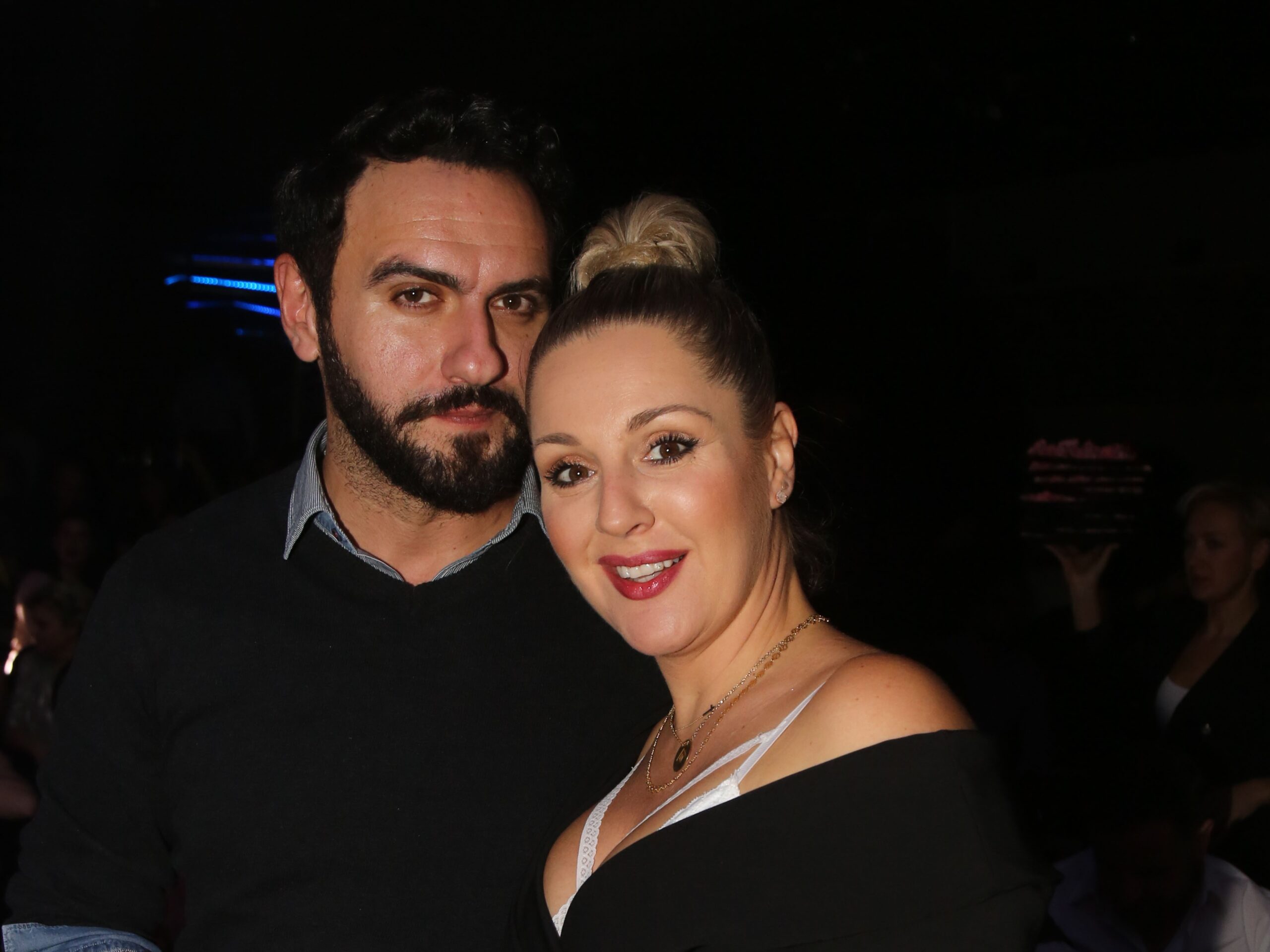 Ο Μελέτης Ηλίας μίλησε με χιούμορ για τη σχέση του με τη γυμναστική, την πίεση που δέχεται από τη σύζυγό του, Θέμιδα Βουτσινά, αλλά και για τη ζήλια μέσα στον γάμο τους.