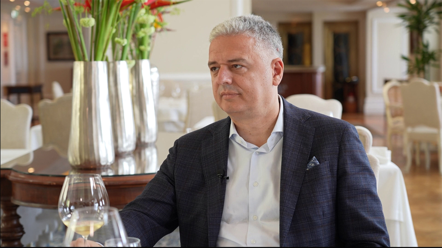 Μέσα στο Wine Cellar της Μεγάλης Βρετάννιας: Το ελληνικό κρασί κατακτά τον κόσμο