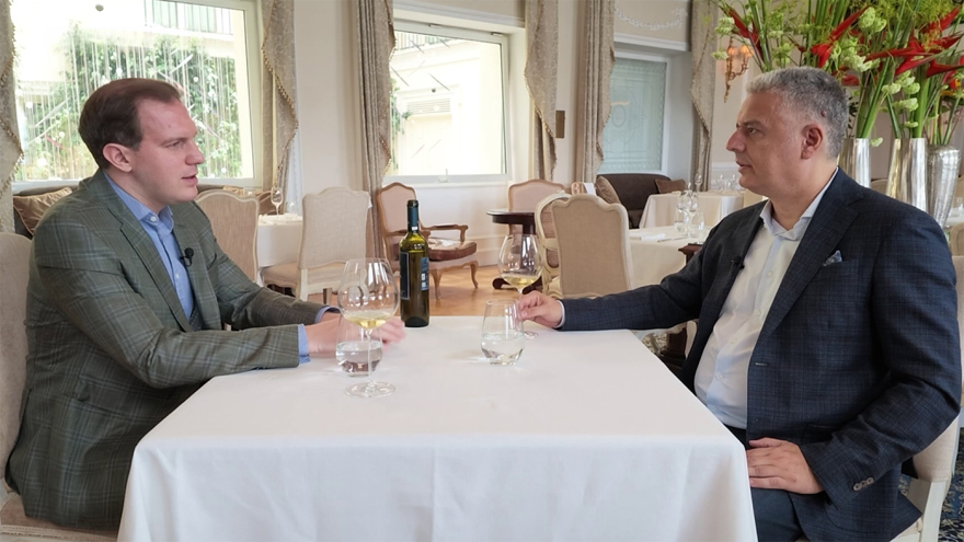 Μέσα στο Wine Cellar της Μεγάλης Βρετάννιας: Το ελληνικό κρασί κατακτά τον κόσμο