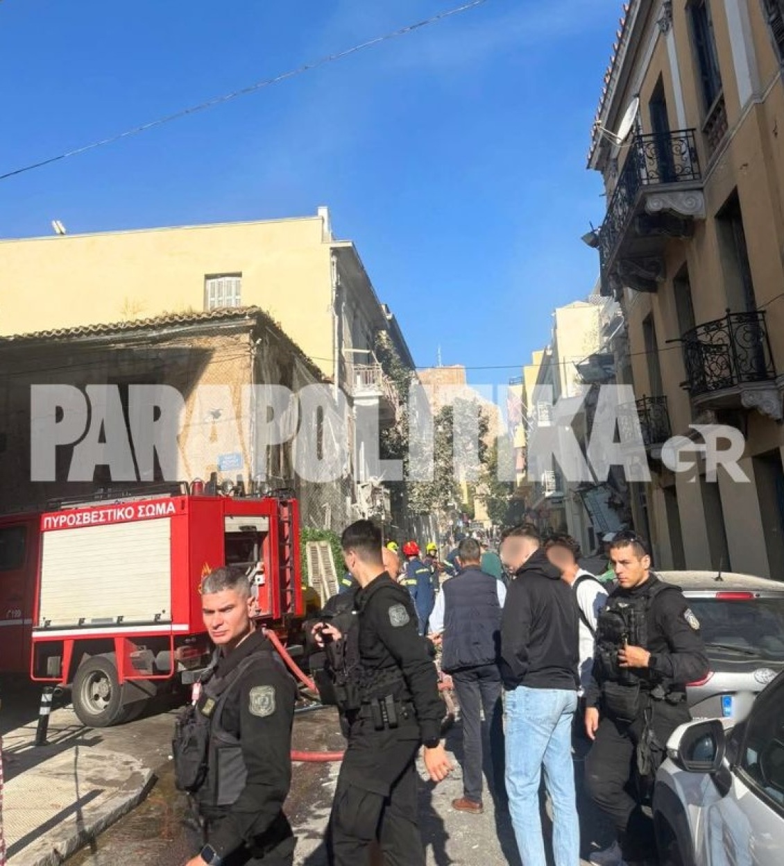 katarreusi-ktiriou-stin-plaka-lisikratous-amalias1