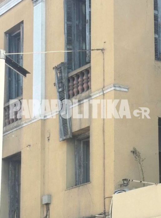 katarreusi-ktiriou-stin-plaka-lisikratous-amalias3